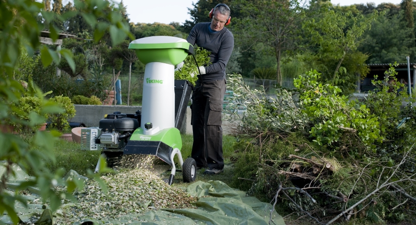 Как очистить приусадебный участок с помощью садового измельчителя
